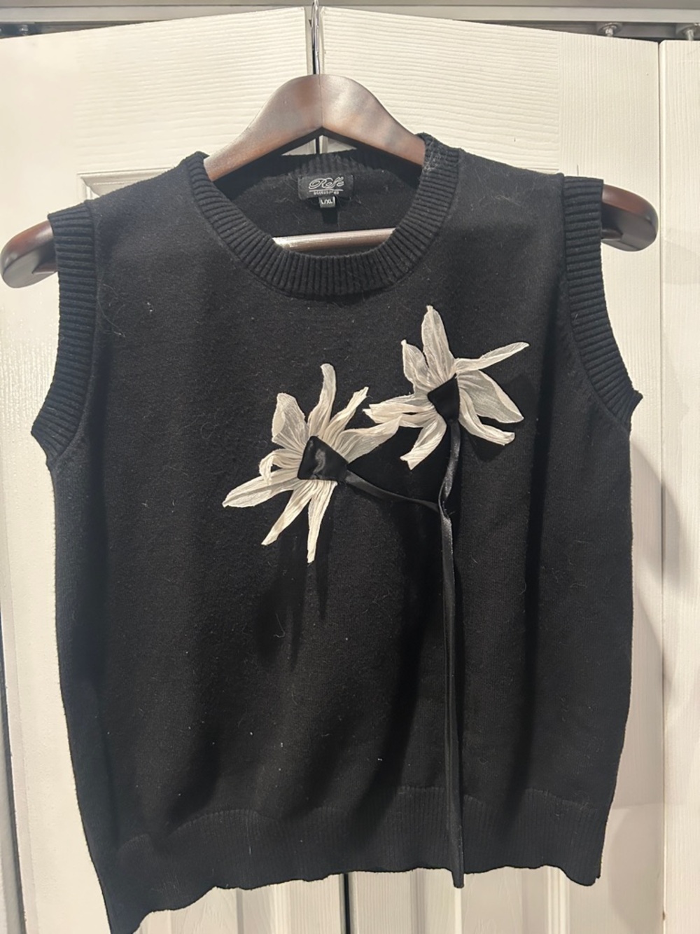 Black Sleeveless Flower-Applique Crop Top